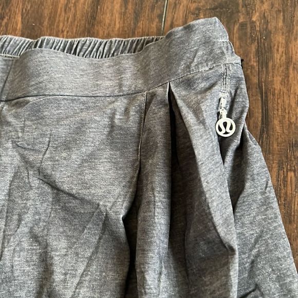 Lululemon Go City Skort Gray Heathered size 6 in EUC with pockets - Picture 2 of 11